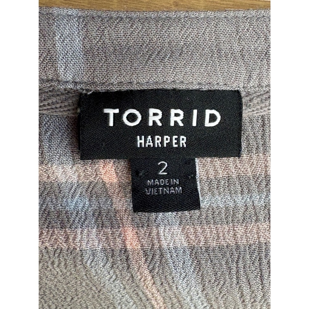 Torrid Harper Blouse Grey Plaid Roll Tab Sleeve 100% Rayon 2 - Picture 5 of 7